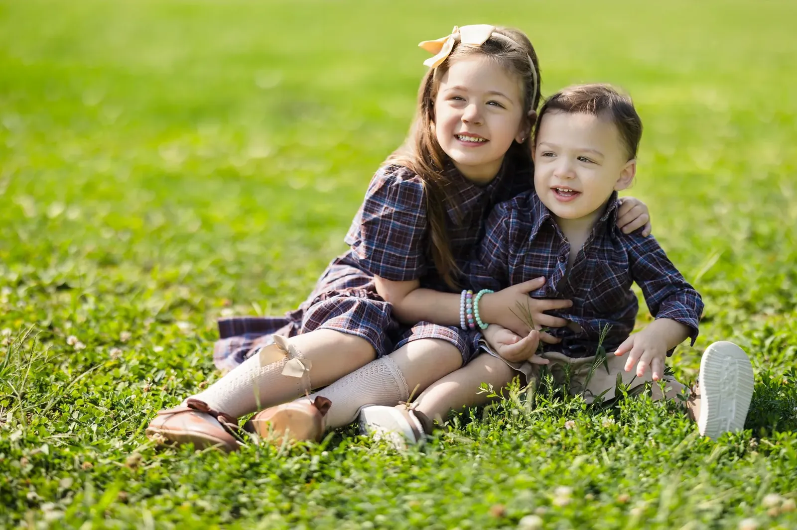Siblings in the grass, family session, Staten Island